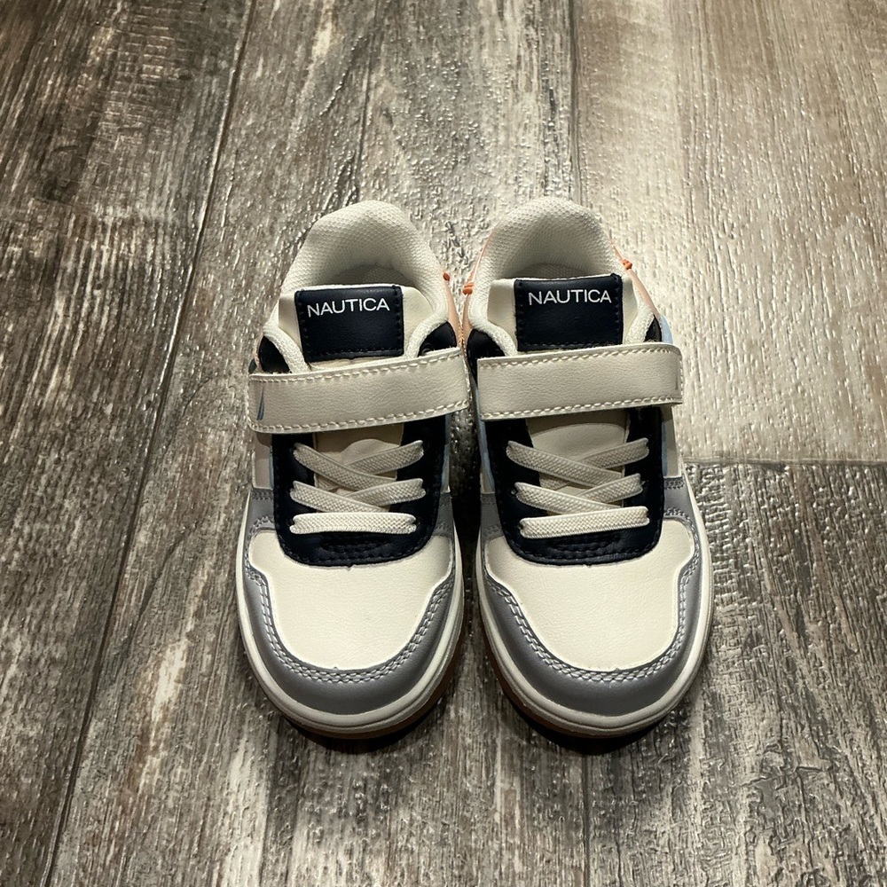 Nautica Kids' Sneakers in White and Blue Size 7